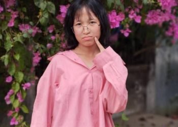 (ဓာတ်ပုံ - ကားတိုက်ခံလို့သေဆုံးသွားတဲ့ကျောင်းသူပုံကို မိသားစုခွင့်ပြုချက်နဲ့ဖော်ပြချက်ပါတယ်။ ပေးပို့)