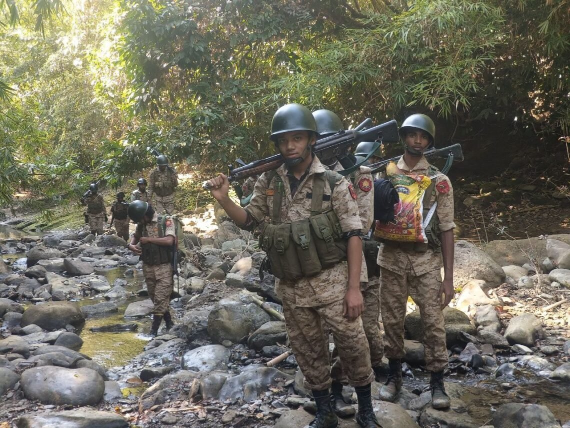 (ဓာတ်ပုံ - အာရက္ခ-ဘင်္ဂလားဒေ့ရှ်နယ်စပ်မှာစစ်ရေးလှုပ်ရှားနေကြတဲ့ RSO / လူမှုကွန်ရက်)