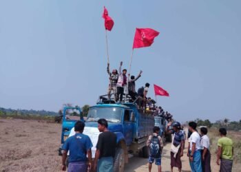 (ဓာတ်ပုံ - ဆန္ဒဖော်ထုတ်နေကြတဲ့မြိုလူ မျိုးတွေ / ပေးပို့)