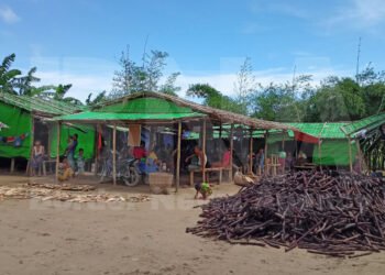 (ဓာတ်ပုံ - စစ်တွေမြို့မှစစ်ဘေးရှောင်စခန်းတခု / BNA)