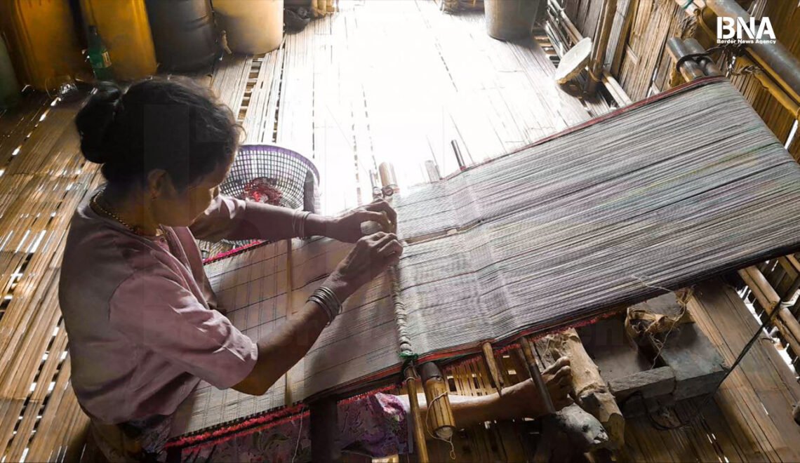 (ဓာတ်ပုံ - ပုဏ္ဏားကျွန်းမြို့နယ်၊အထက်မြတ်လှဲ့စစ်ဘေးရှောင်စခန်းက မြိုလူမျိုးတွေ / BNA)