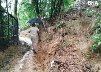 (ဓာတ်ပုံ - ဘင်္ဂလားဒေ့ရှ်နိုင်ငံ၊ ကော့ဇ်ဘာဇာမြို့ရှိ ရိုဟင်ဂျာဒုက္ခသည်စခန်းအမှတ် ၁၈ မှာ မြေပြိုပျက်စီးနေမှု / BNA)