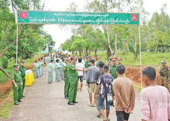 (ဓာတ်ပုံ - စစ်ကောင်စီတပ်ကအတင်းအဓမ္မစစ်မှုထမ်းခိုင်းထားသူတွေ / စစ်ကောင်စီ)