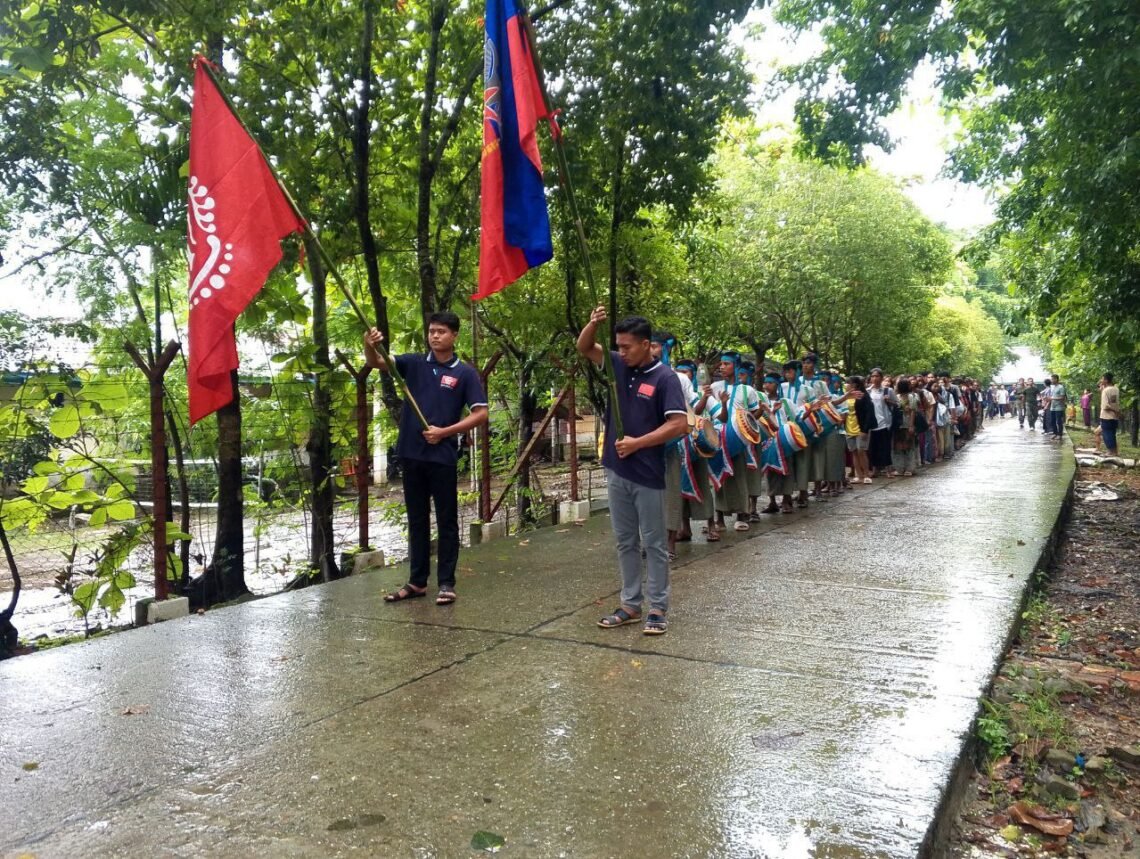 (ဓာတ်ပုံ - မြေပုံမြို့နယ်မှစစ်သင်တန်းသွားတက်သူတွေကို ပြည်သူလူထုလိုက်ပါပို့ဆောင်စဉ် / GEM)