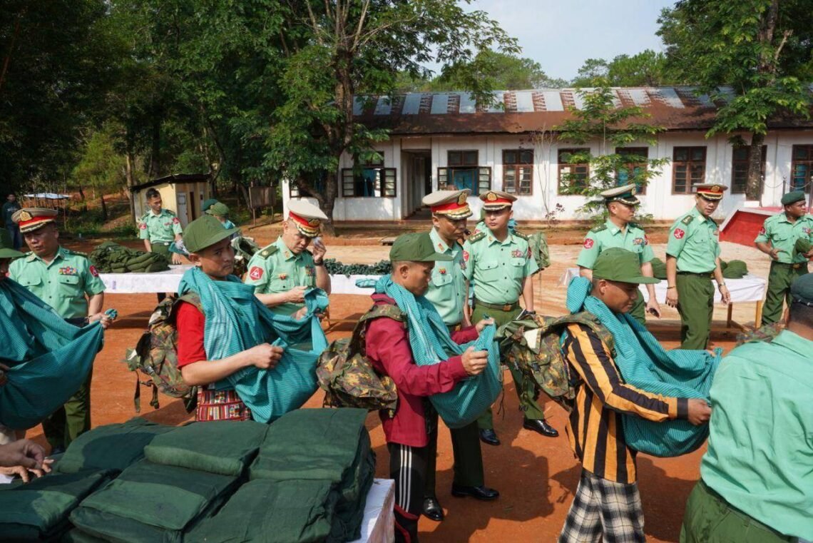 Photo - ⁨စစ်ကောင်စီ၏ စစ်မှုထမ်းသင်တန်းသားများအားတွေ့ရစဉ်။ Photo - Telegram / ပြည်သူ့စစ်မှုထမ်းများစုစည်းရာ
