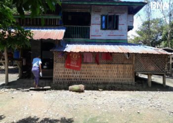 (ဓာတ်ပုံ - ပုဏ္ဏားကျွန်းမြို့နယ်၊ ဂဏန်းတောင်ကျေးရွာမှ ဖောက်ထွင်းခိုးယူခံလိုက်ရတဲ့နေအိမ် / BNA)