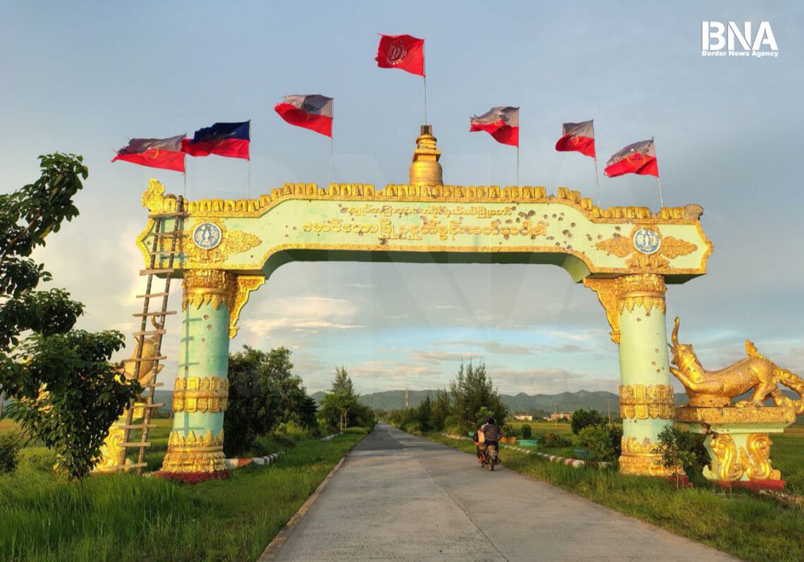 (ဓာတ်ပုံ - အာရက္ခတပ်တော်သိမ်းပိုက်ထားတဲ့မောင်တောမြို့ / BNA)