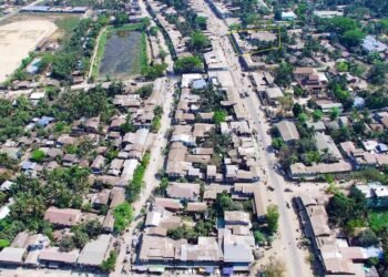 (ဓာတ်ပုံ - မောင်တောမြို့ပေါ်မြင်ကွင်းထဲမှာဗလီကြီးကိုအဝါရောင်လေးထောင့်ဝိုင်းပြထားပါတယ်။)