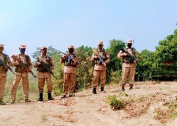 (ဓာတ်ပုံ - ရိုဟင်ဂျာအမည်ခံလက်နက်ကိုင်အကြမ်းဖက်သမားအစ္စလာမ်မစ်အစွန်းရောက်တွေ / လူမှုကွန်ရက်)