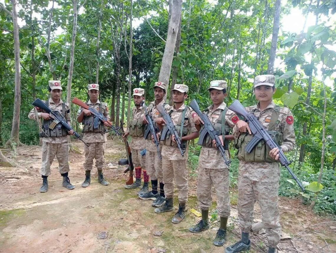 (ဓာတ်ပုံ - ရိုဟင်ဂျာအမည်ခံလက်နက်ကိုင်အကြမ်းဖက်သမားအစ္စလာမ်မစ်အစွန်းရောက်တွေ / လူမှုကွန်ရက်)