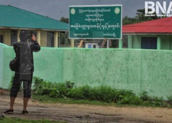 (ဓာတ်ပုံ - အာရက္ခဒေသမှာမြေပြင်ကွင်းဆင်းသတင်းယူနေတဲ့သတင်းထောက်တဦး / BNA)