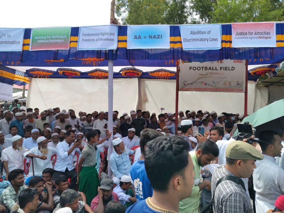 (ဓာတ်ပုံ-ဘင်္ဂလားဒေ့ရှ်နိုင်ငံ၊ ဒုက္ခသည်စခန်းမှာစက်တင်ဘာလ ၂၇ ရက်၊ ဒီနေ့ပြုလုပ်နေတဲ့ပုံ/ ပေးပို့)