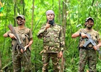(ဓာတ်ပုံ-ရိုဟင်ဂျာအမည်ခံလက်နက်ကိုင်အကြမ်းဖက်သမားတွေ/ လူမှုကွန်ရက်)