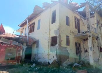 (ဓာတ်ပုံ - အာရက္ခတပ်တော်ထိန်းချုပ်ထားတဲ့ ပလက်ဝမြို့ကို စက်တင်ဘာလ ၂၉ ရက်၊ ဒီနေ့ စစ်ကော်မရှင်တပ်လေကြောင်းတိုက်ခိုက်မှုအပြီးမြင်ကွင်း / APM)