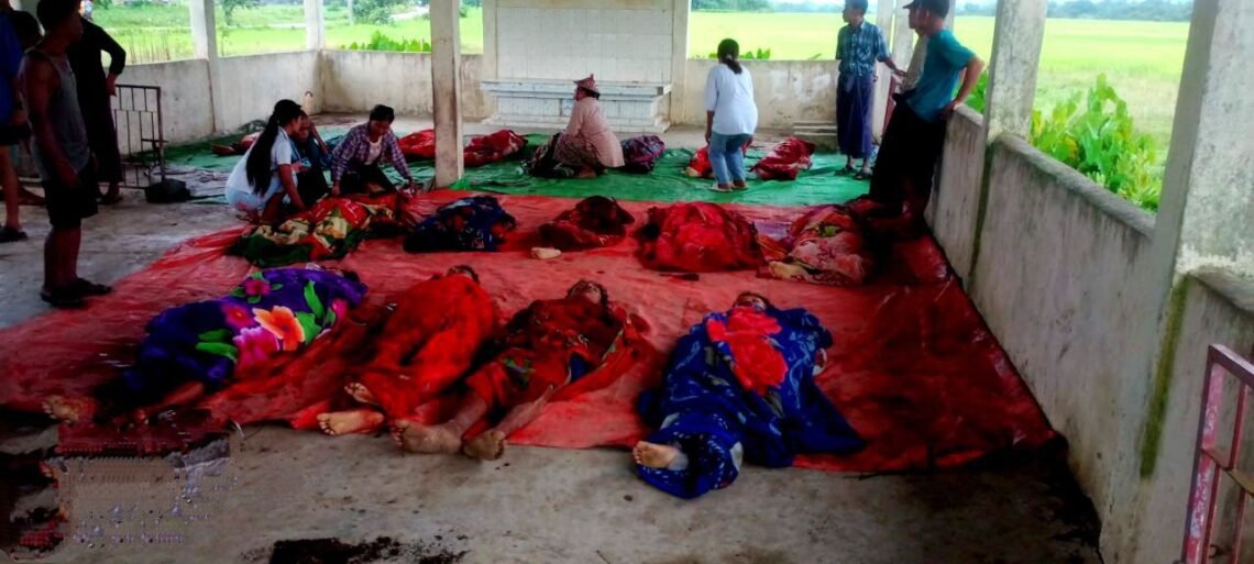 (ဓာတ်ပုံ - ကျောက်တော်မြို့နယ်၊ သရက်တပင်ကျေးရွာကို စက်တင်ဘာလ ၁၂ ရက်နေ့က စစ်ကော်မရှင်လေကြောင်းတိုက်ခိုက်လို့သေဆုံးသွားသူတွေ / APM)