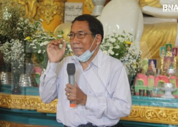 (ဓာတ်ပုံ - လာမယ့်ရွေးကောက်ပွဲမှာ အပိုင်း ၁ မှာစစ်တွေမှ ဝင်ပြိုင်မယ့်ဒေါက်တာအေးမောင် / BNA)