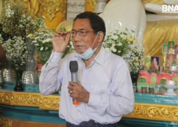 (ဓာတ်ပုံ - စစ်တွေခရိုင်က အမျိုးသားလွှတ်တော်နေရာဝင်ပြိုင်မယ့် ဒေါက်တာအေးမောင် / BNA)