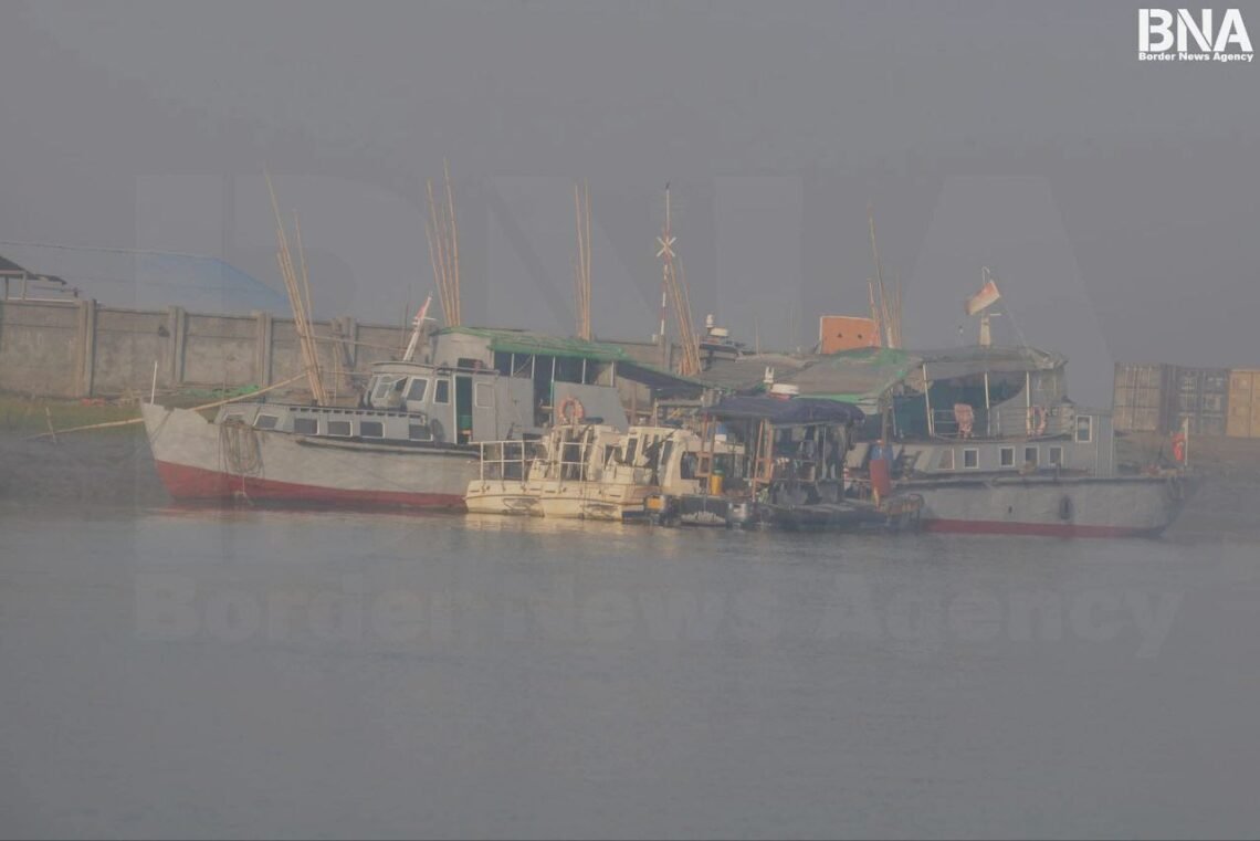 (ဓာတ်ပုံ - စစ်တွေမြို့နယ်၊ ရွှေမင်းဂံရှိ အမှတ် ၃ ရေတပ်ဗျူဟာစစ်ရေယာဥ်စုဆိပ်ကမ်းကိုတွေ့ရပုံ / BNA)