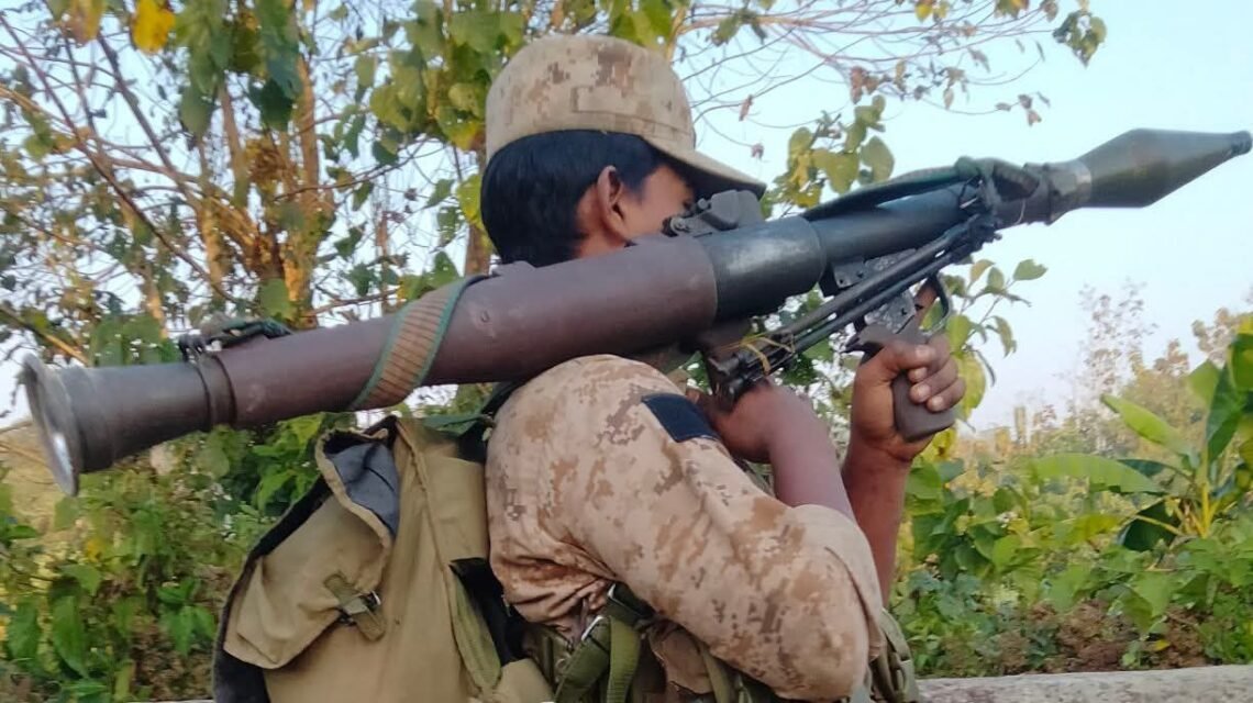 (ဓာတ်ပုံ - ဘင်္ဂလားဒေ့ရှ်နိုင်ငံအခြေစိုက် လက်နက်ကိုင်အကြမ်းဖက်သမား / လူမှုကွန်ရက်)