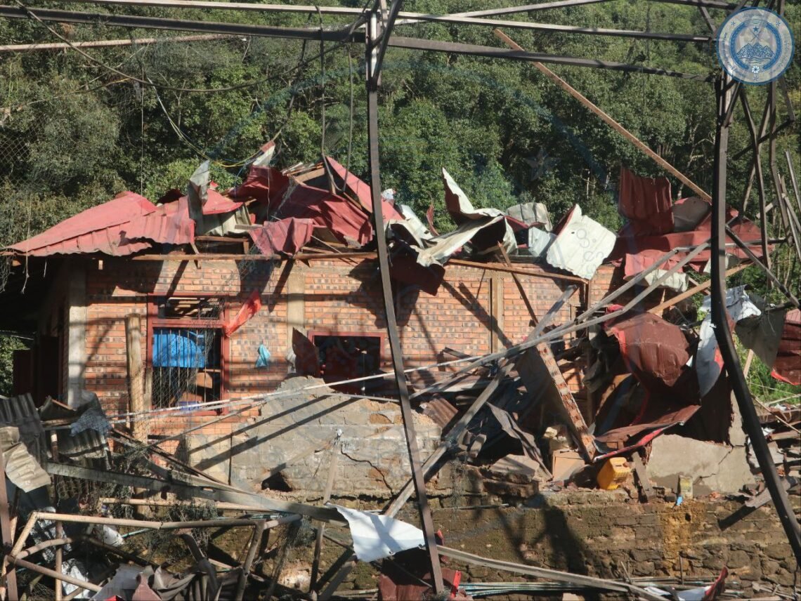 (ဓာတ်ပုံ - စစ်ကော်မရှင်တပ် လေကြောင်းတိုက်ခိုက်ထားတဲ့ မိုးကုတ်မြို့တနေရာ / TNLA)