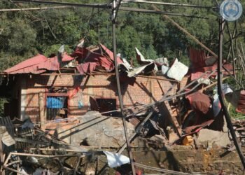 (ဓာတ်ပုံ - စစ်ကော်မရှင်တပ် လေကြောင်းတိုက်ခိုက်ထားတဲ့ မိုးကုတ်မြို့တနေရာ / TNLA)