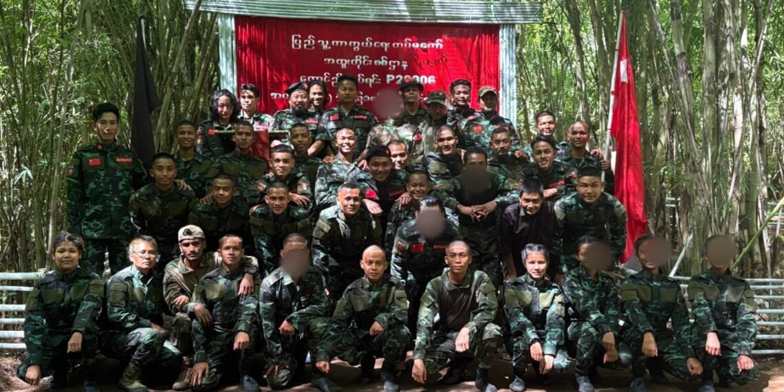 ဓာတ်ပုံ - ပြည်သူ့ကာကွယ်ရေးတပ်မတော်၊ တောင်ညိုတပ်ရင်း