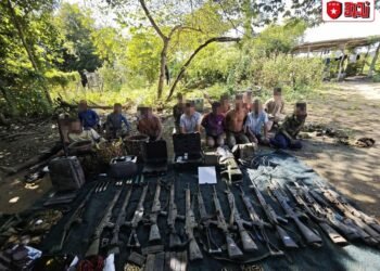 ဓာတ်ပုံ - ပကဖအသံ၊ ပြည်သူ့ကာကွယ်ရေးအဖွဲ့