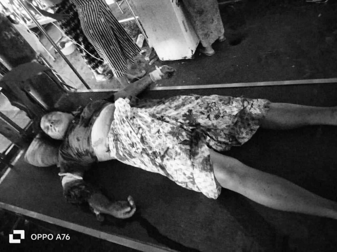 (ဓာတ်ပုံ - စစ်ကော်မရှင်တပ်လေကြောင်းတိုက်ခိုက်လို့ သေဆုံးသွားတဲ့ ပုဏ္ဏားကျွန်းမြို့နယ်မှ အမျိုးသမီးတဦး / ပေးပို့)