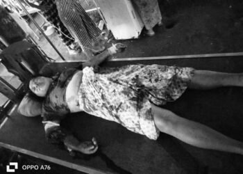 (ဓာတ်ပုံ - စစ်ကော်မရှင်တပ်လေကြောင်းတိုက်ခိုက်လို့ သေဆုံးသွားတဲ့ ပုဏ္ဏားကျွန်းမြို့နယ်မှ အမျိုးသမီးတဦး / ပေးပို့)