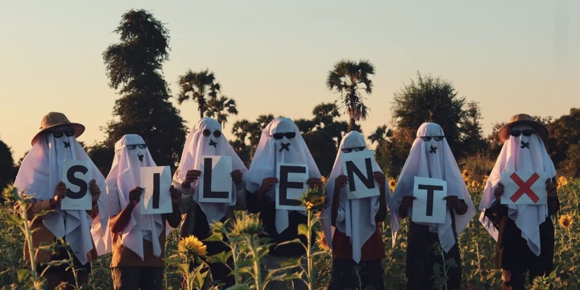 ဓာတ်ပုံ - မုံရွာလူထုသပိတ်တိုက်ပွဲဦးဆောင်ကော်မတီ