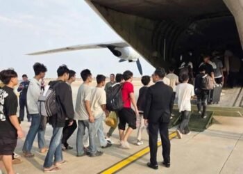 ဓာတ်ပုံ - ကမ္ဘောဒီးယားလူဝင်မှုကြီးကြပ်ရေးဌာန