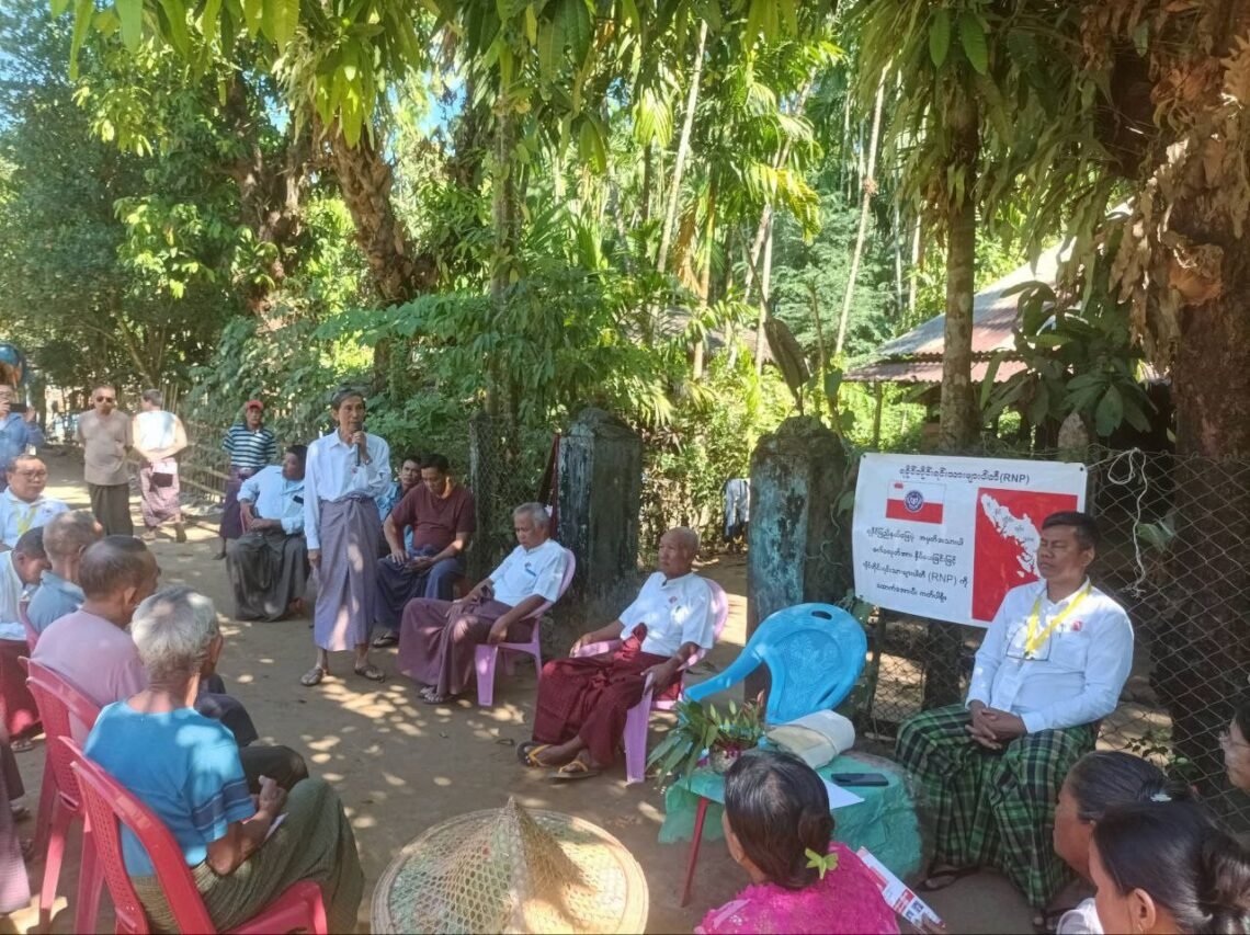 (ဓာတ်ပုံ - မာန်အောင်မြို့နယ်မှာ မဲဆွယ်စည်းရုံးနေတဲ့ ရခိုင်တိုင်းရင်းသားများပါတီ (RNP) / ကိုတင်ညို)