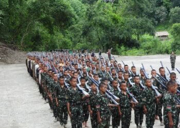 ​ဓာတ်ပုံ - ချင်းညီနောင်