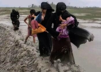 ​(ဓာတ်ပုံ-မောင်တောမြို့မှ နေရပ်စွန့်ခွာထွက်ပြေးနေကြသူတွေကို ၂၀၂၄ ခုနှစ်က တွေ့ရပုံ)