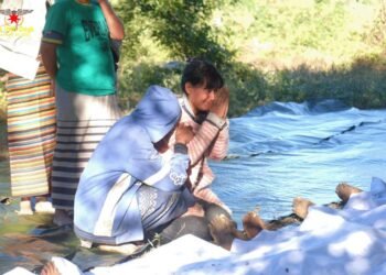 ဓာတ်ပုံ - အာရက္ခဒေသ၊ မြောက်ဦးဆေးရုံကြီးကို ပြီးခဲ့တဲ့နှစ်ဒီဇင်ဘာလ ၁၀ ရက်နေ့က စစ်ကော်မရှင်တပ်လေကြောင်းတိုက်ခိုက်လို့ အရပ်သားတွေသေဆုံးနေတာကို တွေ့ရပုံ