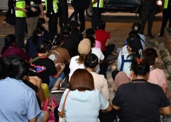 ဓာတ်ပုံ - ကိုရဲဝင်း