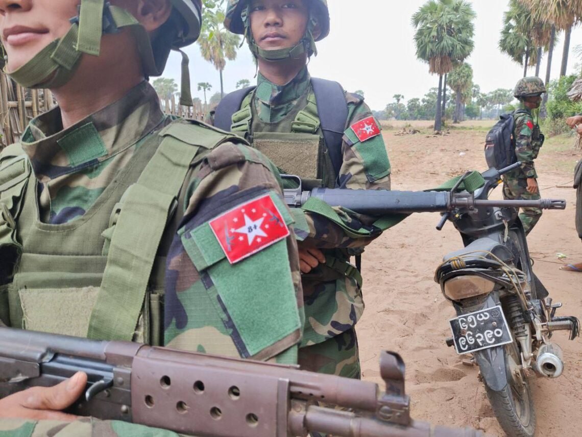 ​ဓာတ်ပုံ - 8 + အညာမြေ စစ်ဆင်ရေးအဖွဲ့