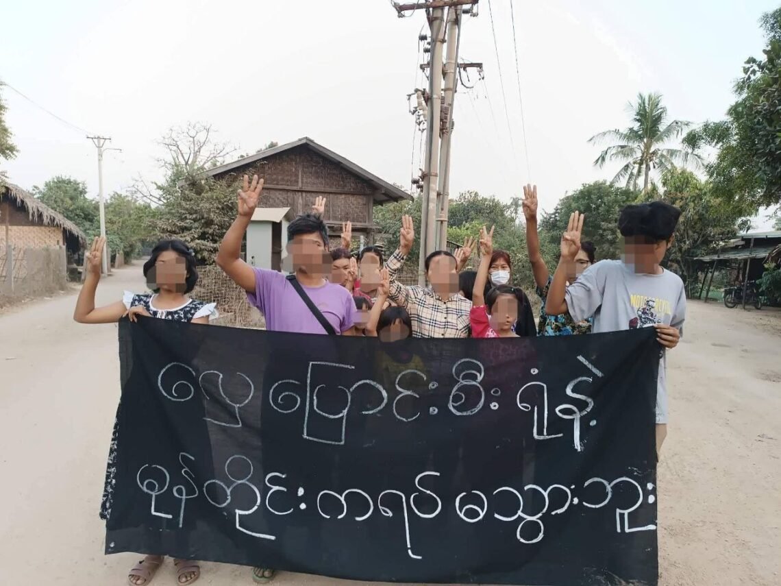 ဓာတ်ပုံ - တော်လှန်ပုန်ကန်ဒေါင်းတို့အားမာန်