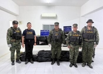 ဓာတ်ပုံ - ထိုင်းရေတပ်နဲ့ဖာမိန်းစစ်ဆင်ရေးတပ်ဖွဲ့ (နရခ - ချင်းရိုင်)