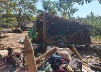 ဓာတ်ပုံ - ကျောက်ဖြူမြို့နယ်၊ ဇင်ချောင်းတိုက်နယ်၊ မူရွင်းကျေးရွာရှိကို ဇန်နဝါရီလ ၂၄ရက်နေ့က စစ်ကော်မရှင်တပ်လေကြောင်းတိုက်ခိုက်လို့ အမျိုးသမီးတွေသေဆုံးခဲ့ရပုံ (AA Info Desk)