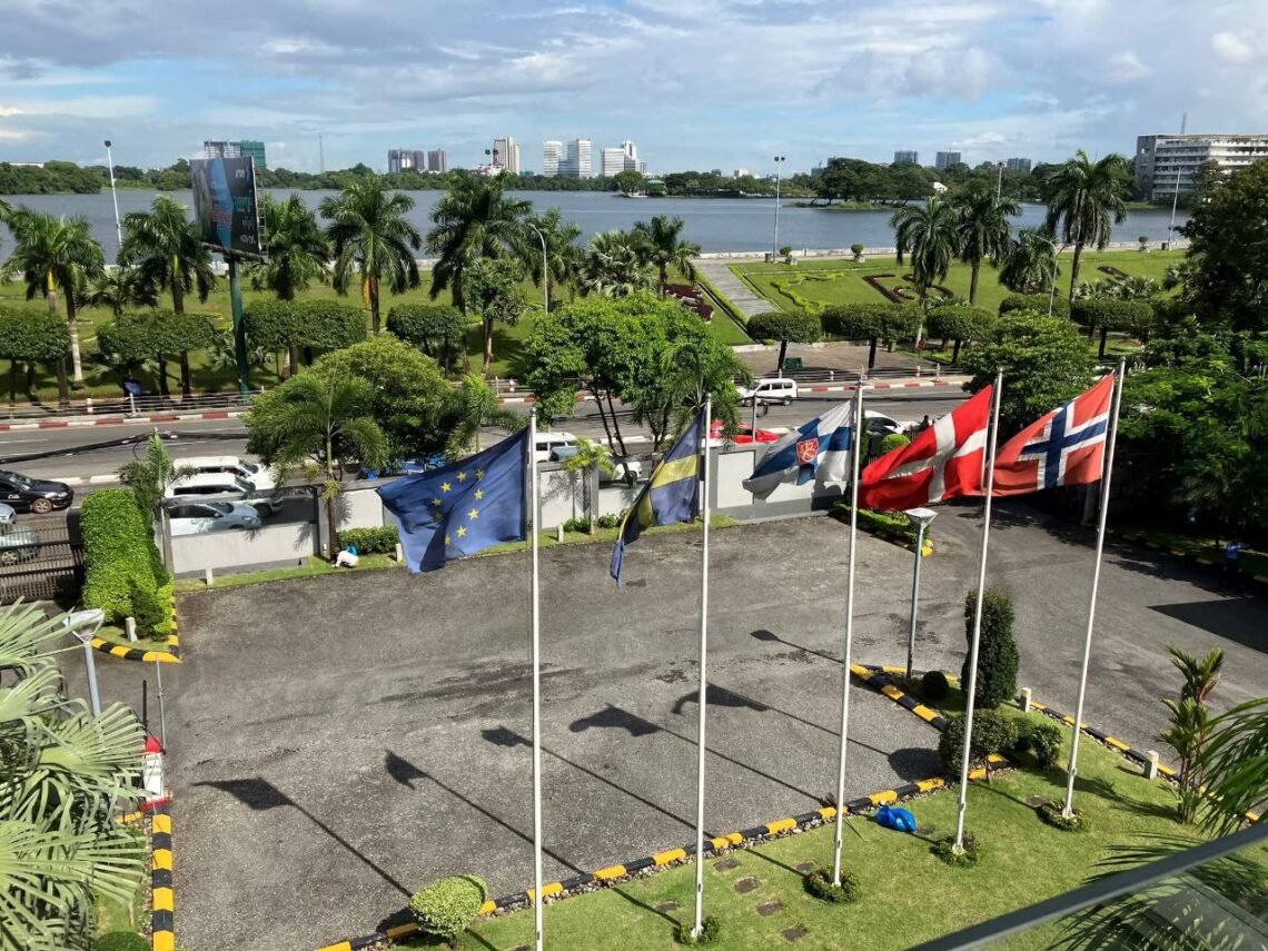 ဓာတ်ပုံ - လူမှုကွန်ရက်