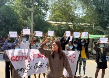 ဓာတ်ပုံ - ရွာလူထုသပိတ်တိုက်ပွဲဦးဆောင်ကော်မတီ