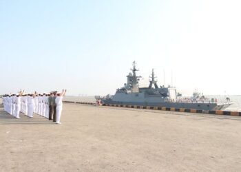 (ဓာတ်ပုံ-ရုရှားရေတပ်စစ်ရေယာဉ်တွေပြန်ထွက်ခွာနေပုံ/စစ်ကော်မရှင်)