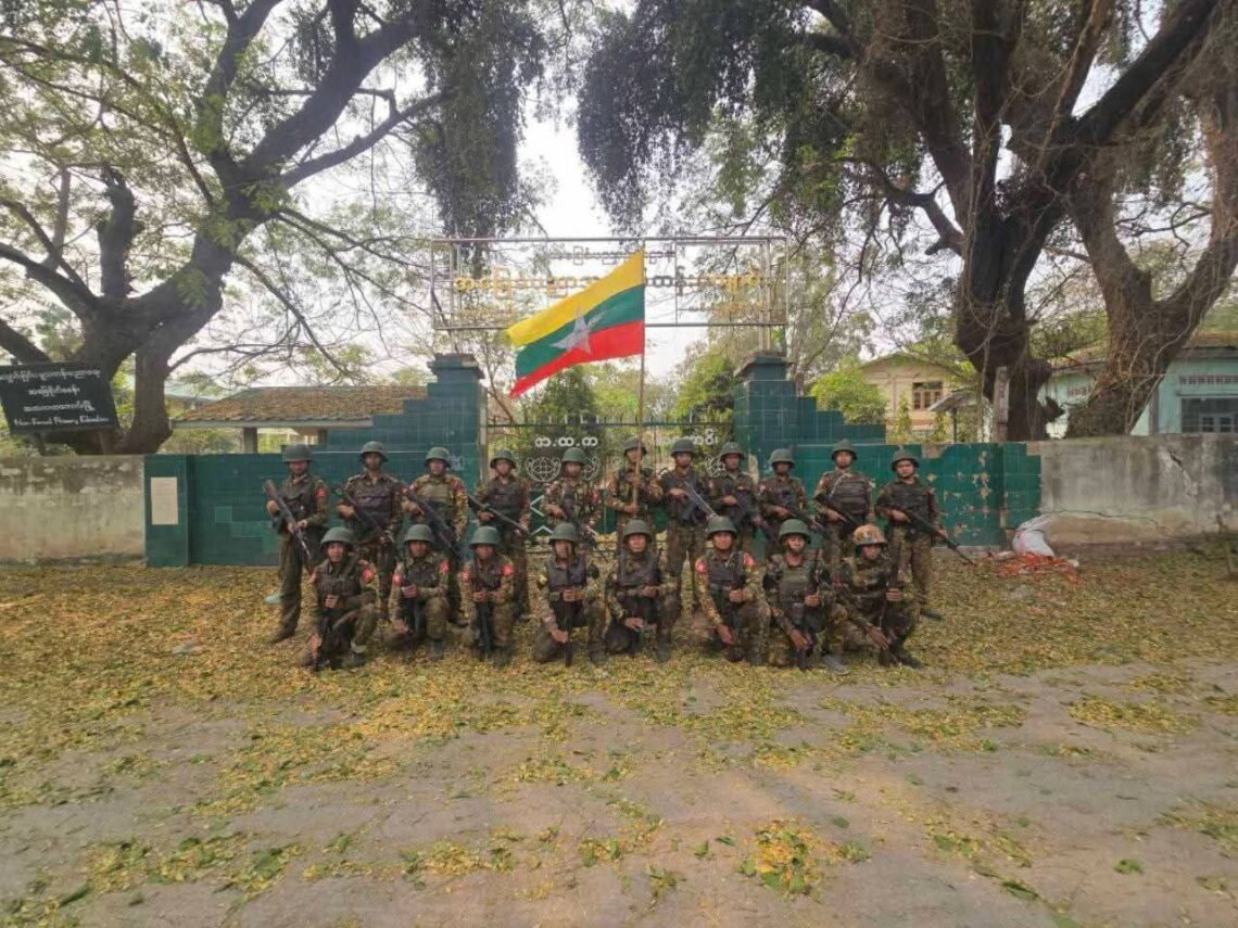 ​ဓာတ်ပုံ - စစ်ကော်မရှင်တပ်