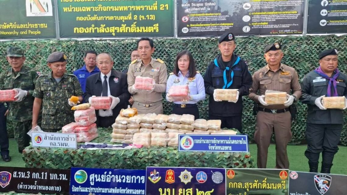 ဓာတ်ပုံ - ထိုင်းဘုရင့်တပ်တော်