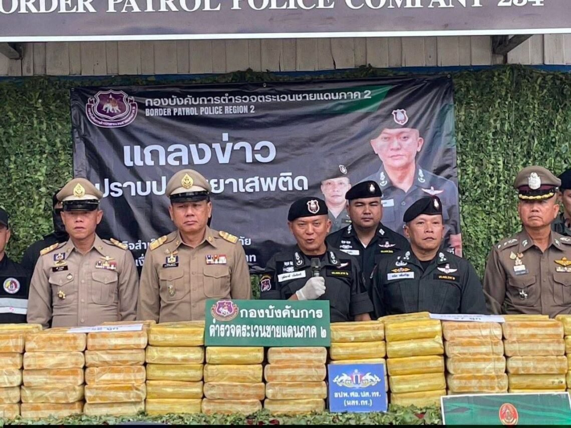 ဓာတ်ပုံ - ထိုင်းဘုရင့်တပ်တော်