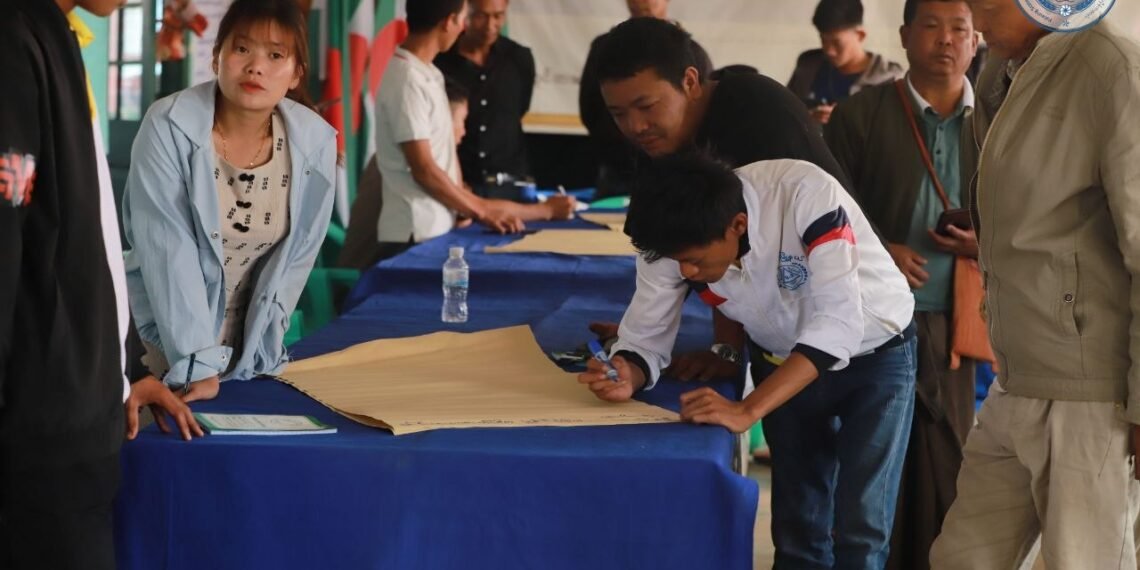 ​ဓာတ်ပုံ - တအာင်းတပ်