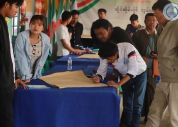 ​ဓာတ်ပုံ - တအာင်းတပ်