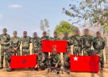 ဓာတ်ပုံ - ငါးပြေမပြောက်ကျားတပ်ဖွဲ့