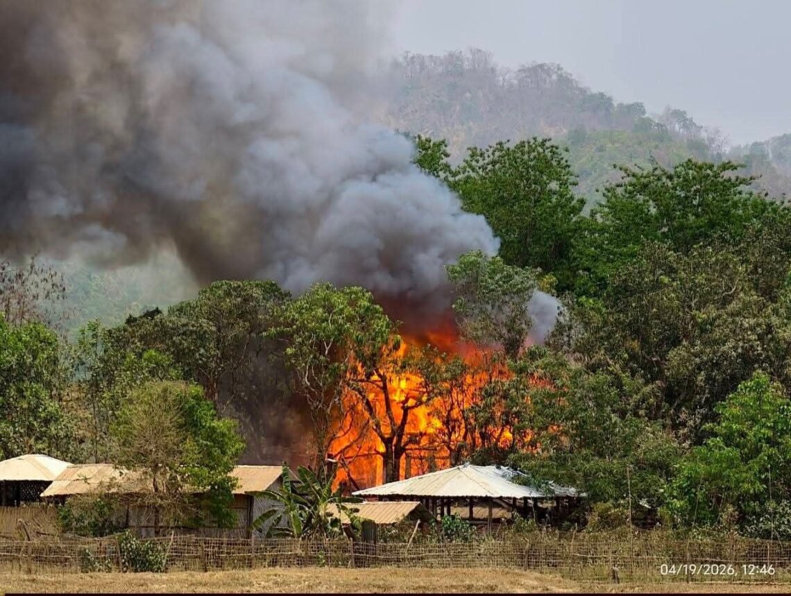 ဓာတ်ပုံ - ဝေဟင်အောင်